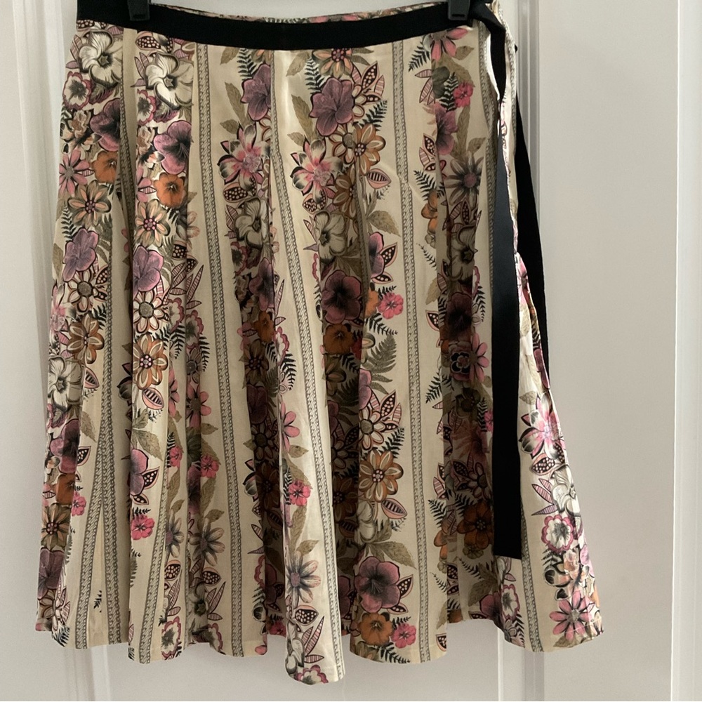ÍSHYU Floral Pleated Skirt Size 10
